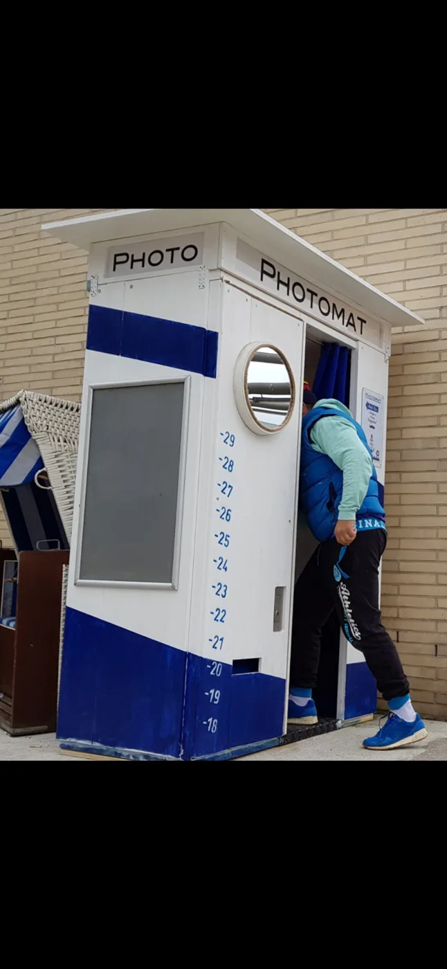 Fotoautomat von Photomat Hamburg dauerhaft im Außenbereich aufgestellt